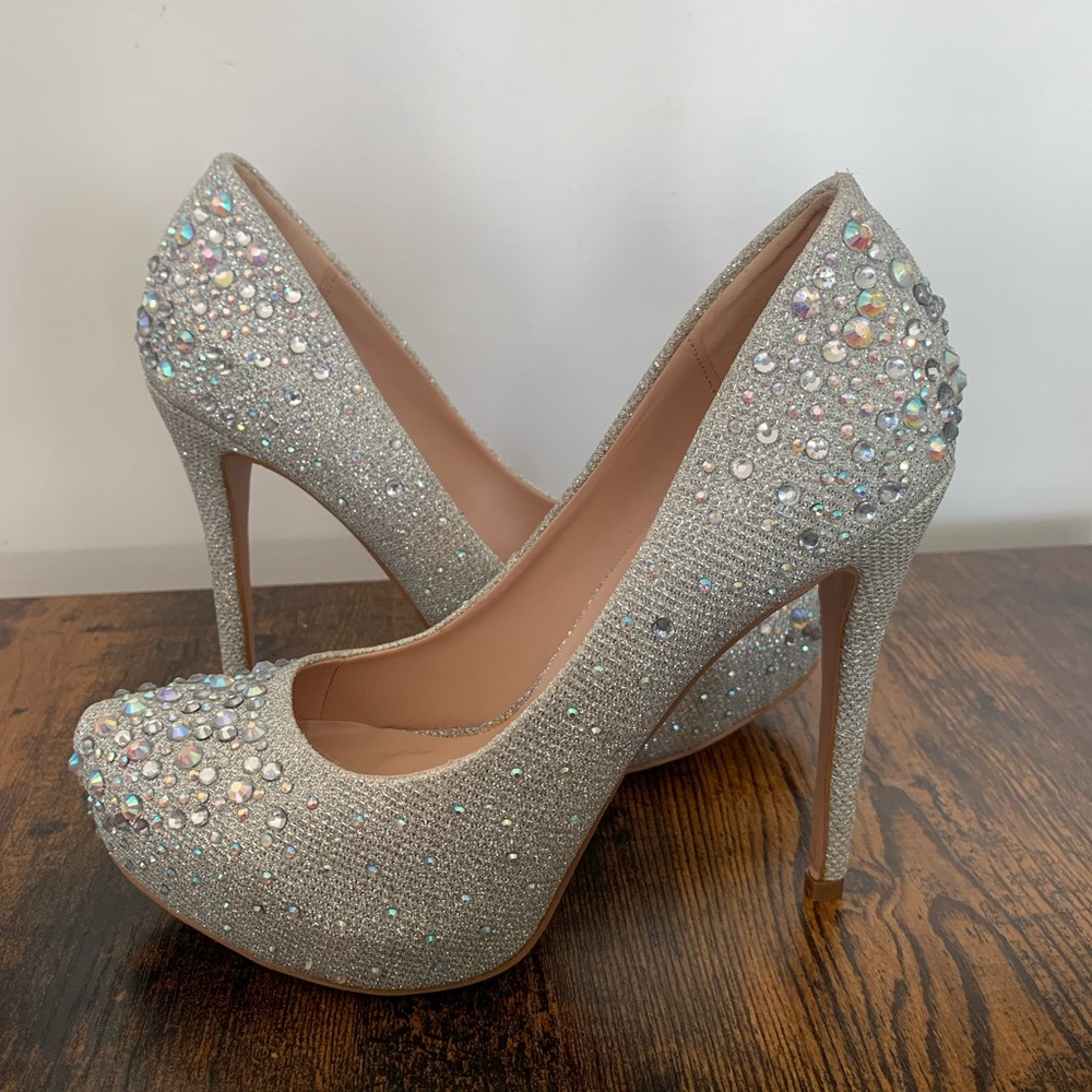 ❌SOLD❌ Fabulicious rhinestone pumps